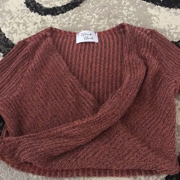 Black Bead twist front crop top - Picture 3 of 4